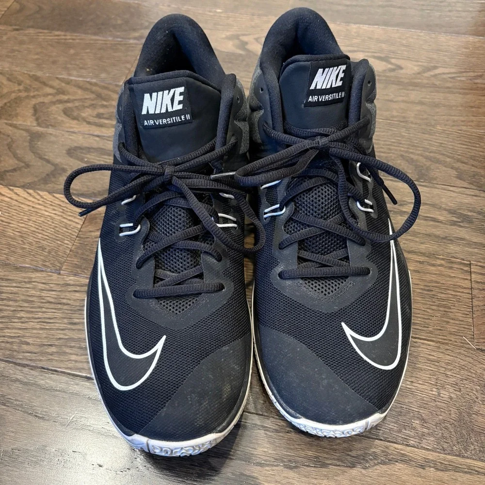 Nike Air Versitile II Men's Basketball Shoes Size 12 Black White - Picture 1 of 13